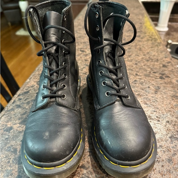 Black Doc Martin’s size 8 - Picture 5 of 7